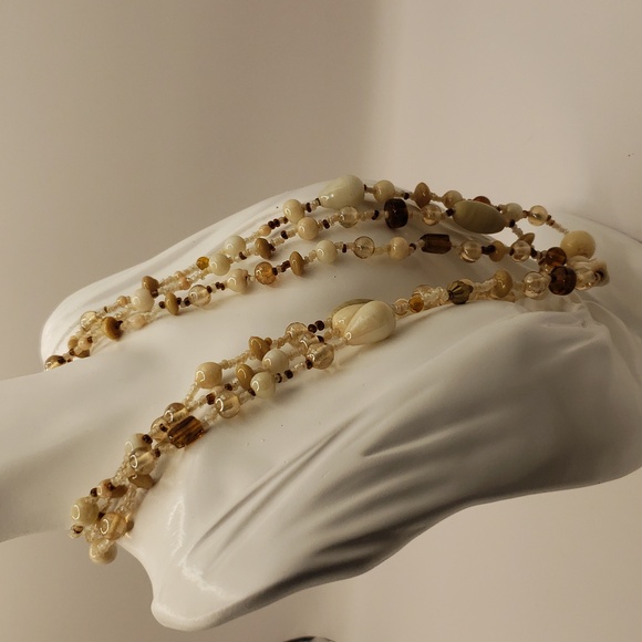 EUC Vintage Triple Strand Shades of Beige Glass Beaded 18" Necklace - Picture 4 of 9